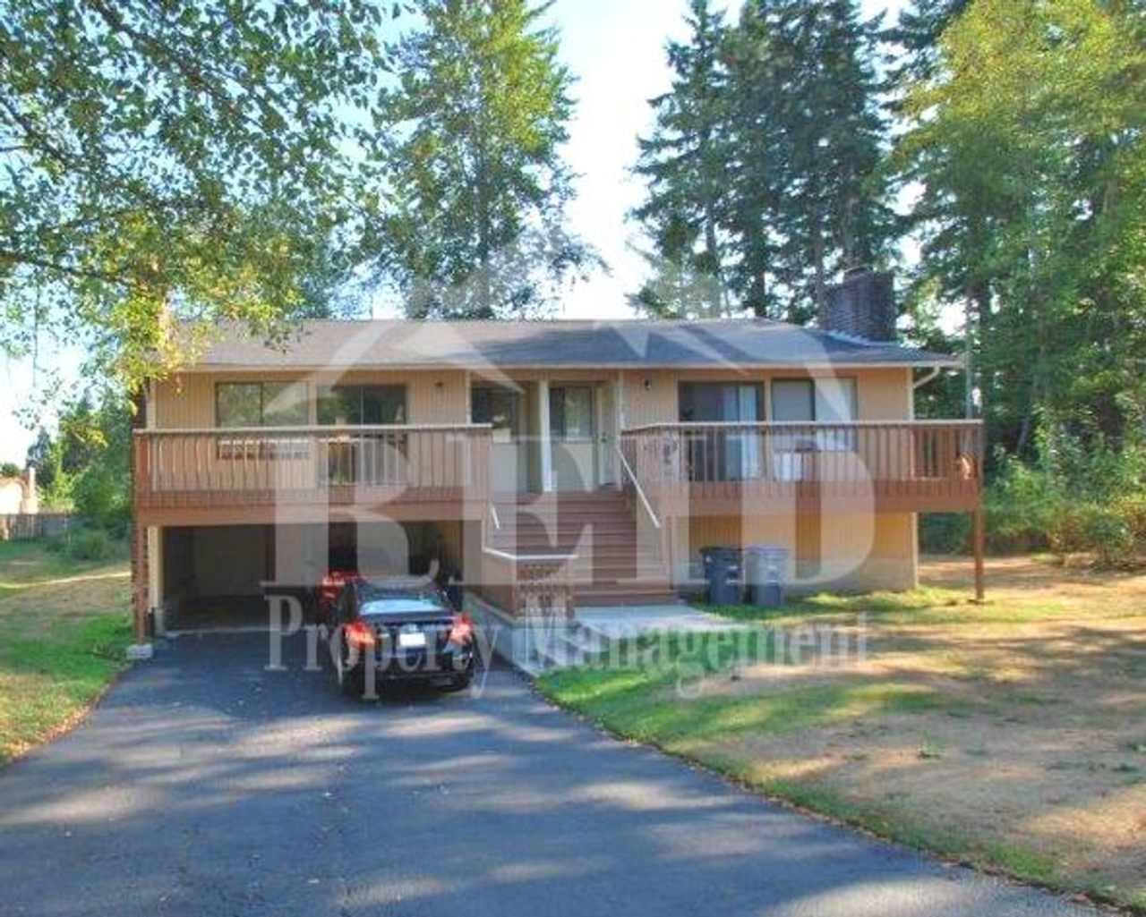 CENTRAL PORT ORCHARD - 2 BEDROOM DUPLEX WITH 1 CARPORT PARKING SPACE