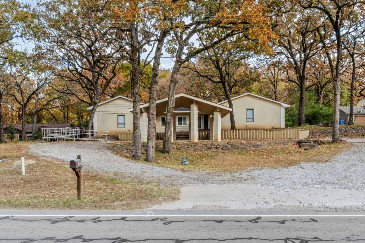 Gorgeous 5 bedroom, 2.5 bath House on a .88 Acre Lot in Fort Smith!