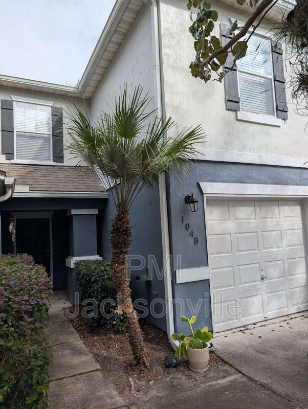 1048 N Black Cherry Dr