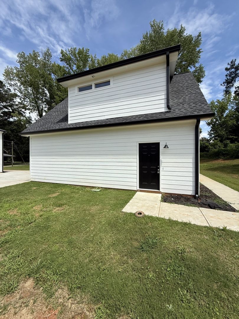 STUDIO APARTMENT PRE-LEASING FOR AUGUST 2026!