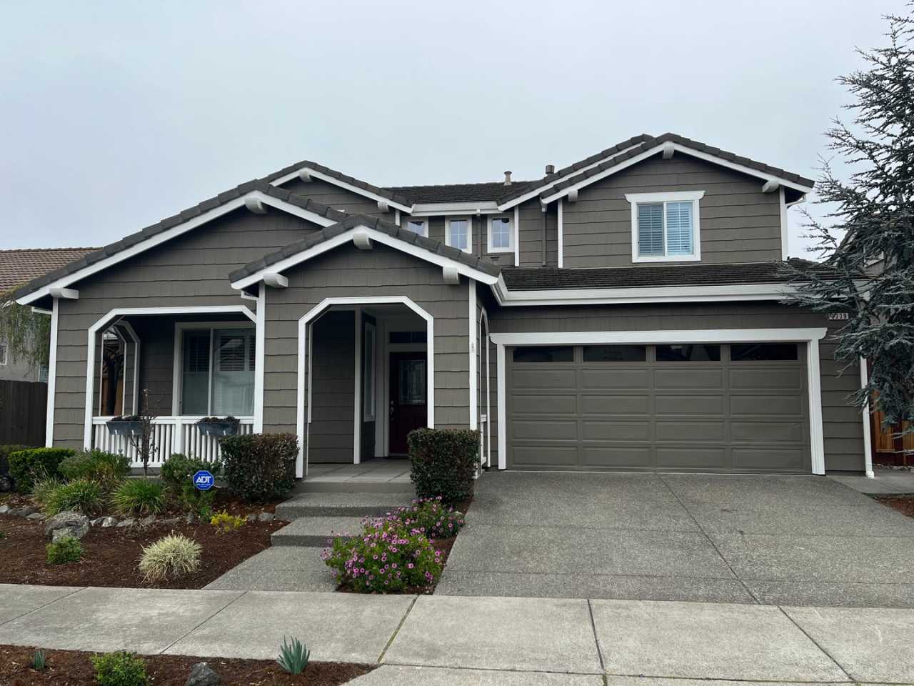 Gorgeous 4 Bedroom 3 Batthroom Shiloh Greens Home