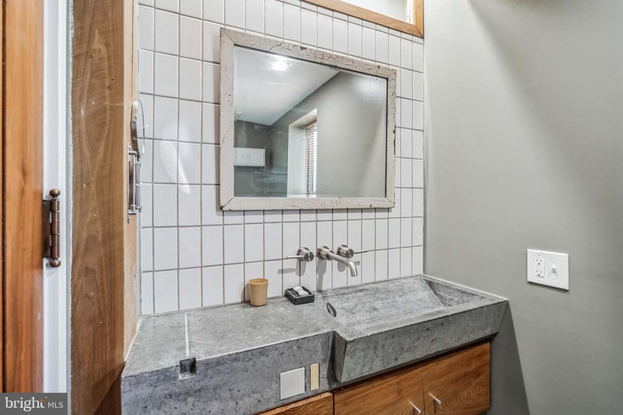 1917 E CUMBERLAND STREET