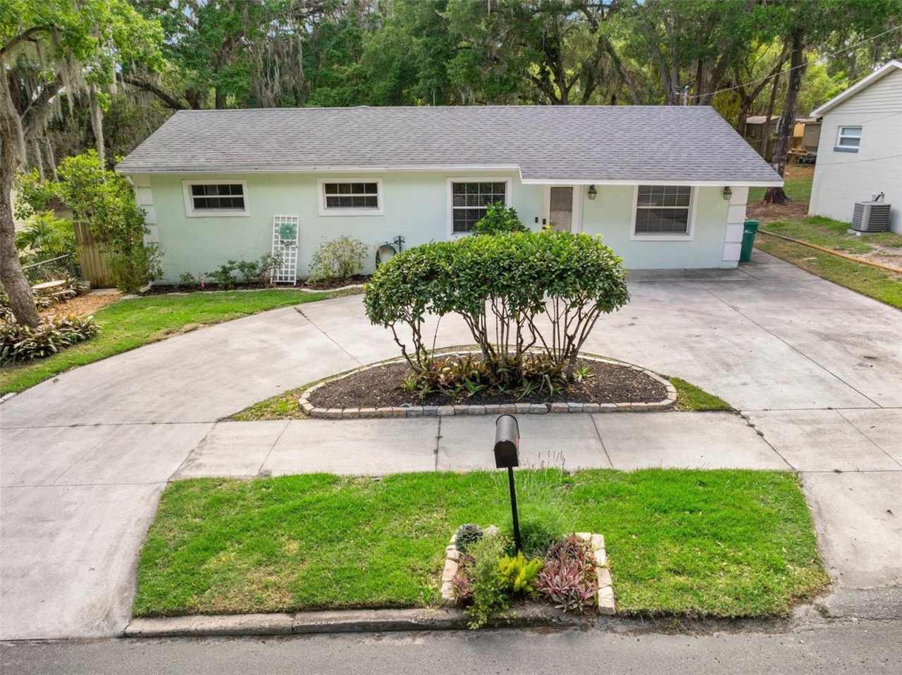 521 S CLAYTON STREET