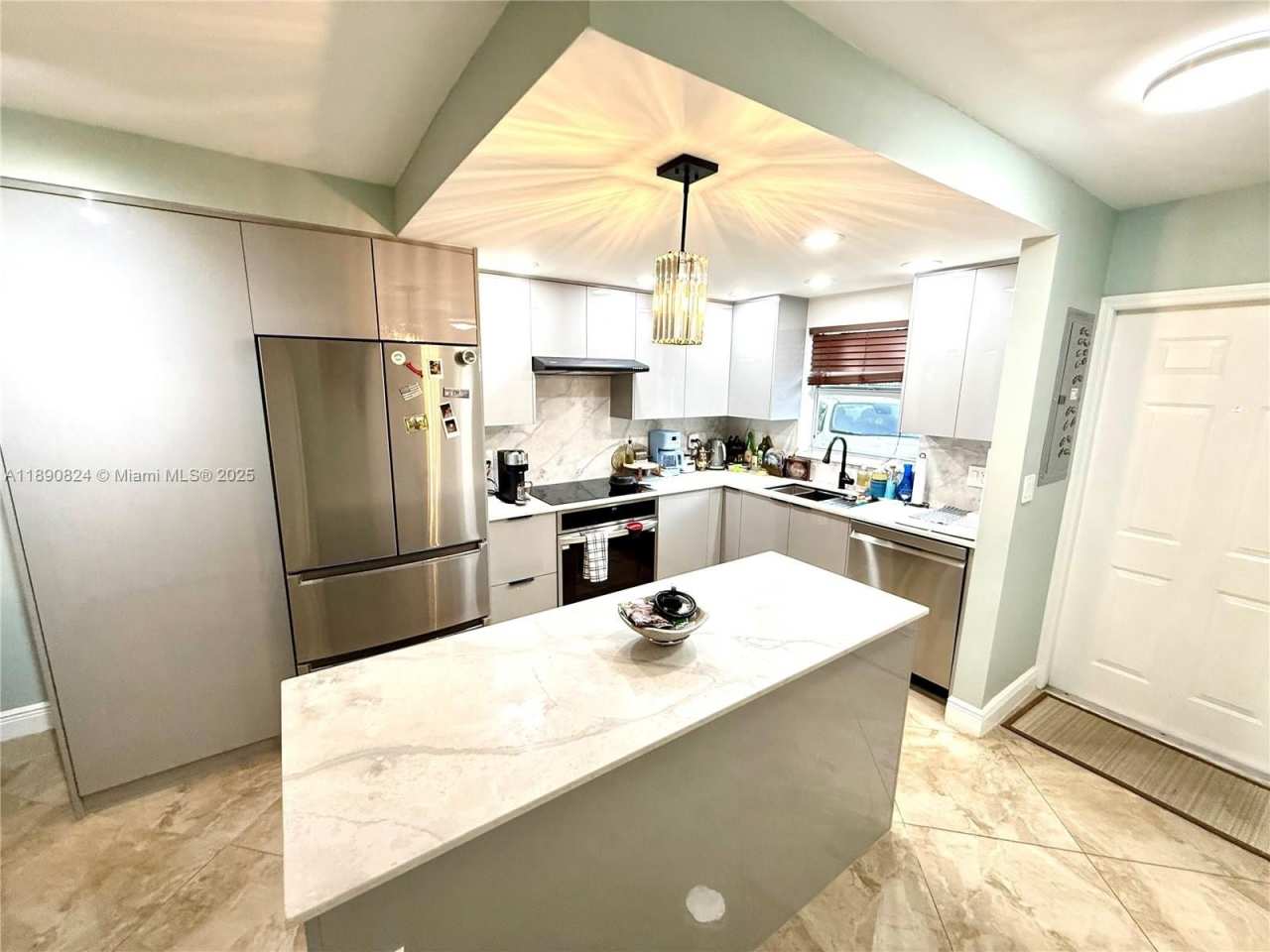 809 W Oakland Park Blvd