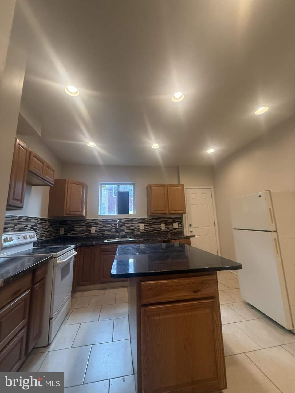 2753 W FAIRMOUNT Avenue