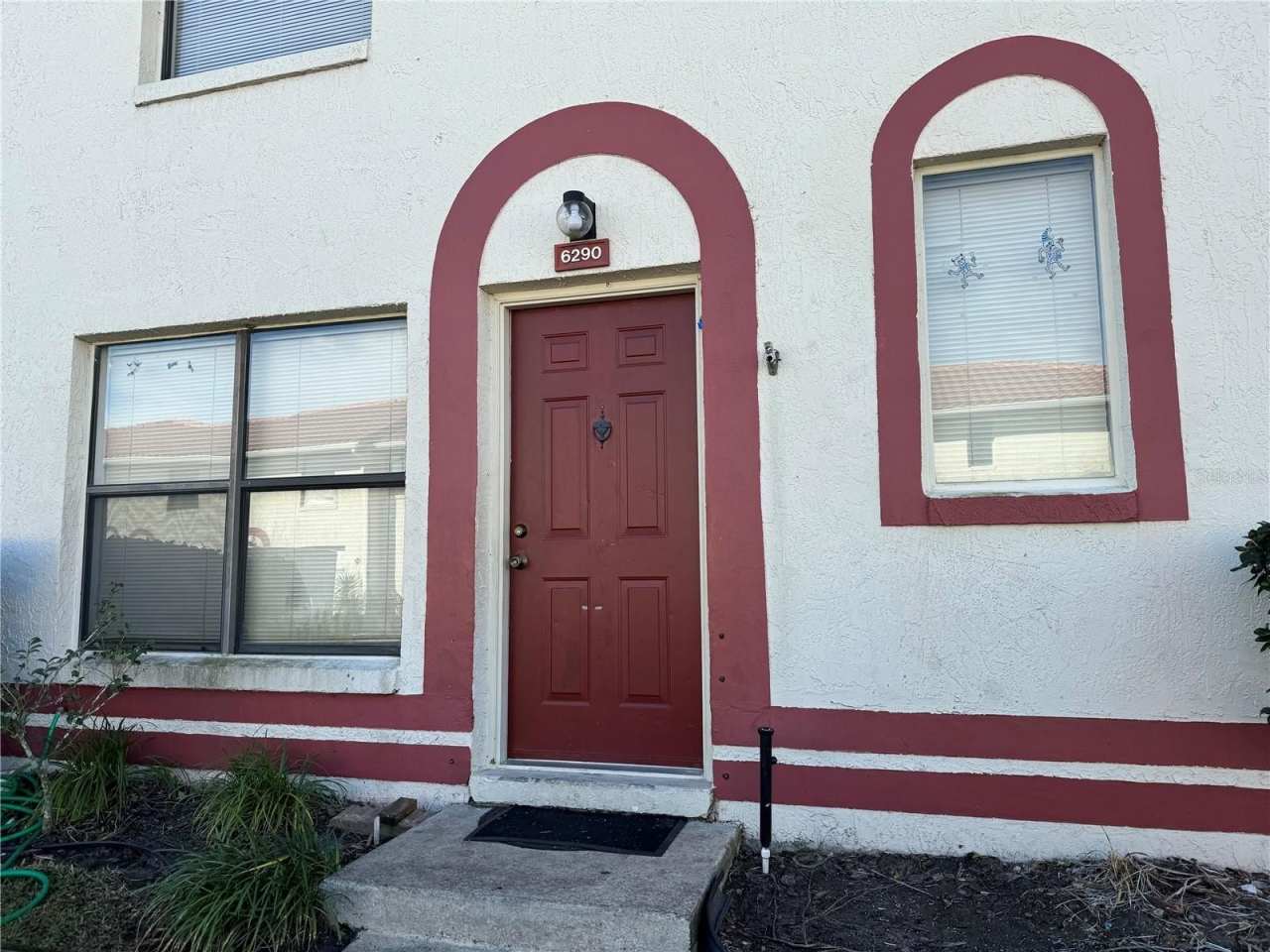 6290 ARLINGTON COURT