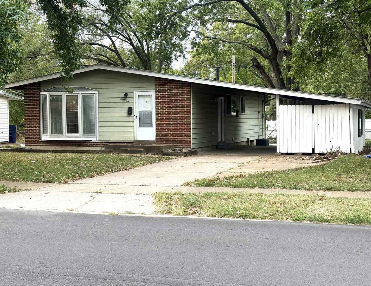 Florissant ready for move in - 3 Bed 1-1/2 Bath with Partially Finished Basement