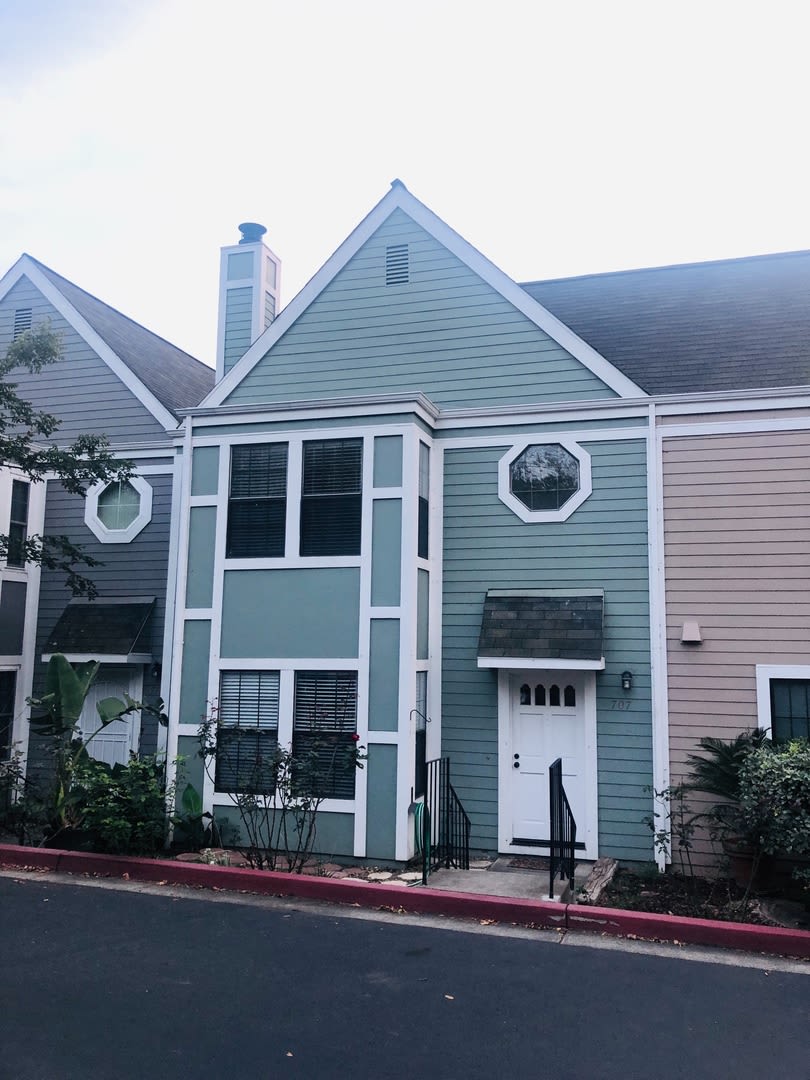 Benicia's 3 Bedrooms  2.5 Bathrooms Townhouse, Water/Sewer/Trash Paid by HOA