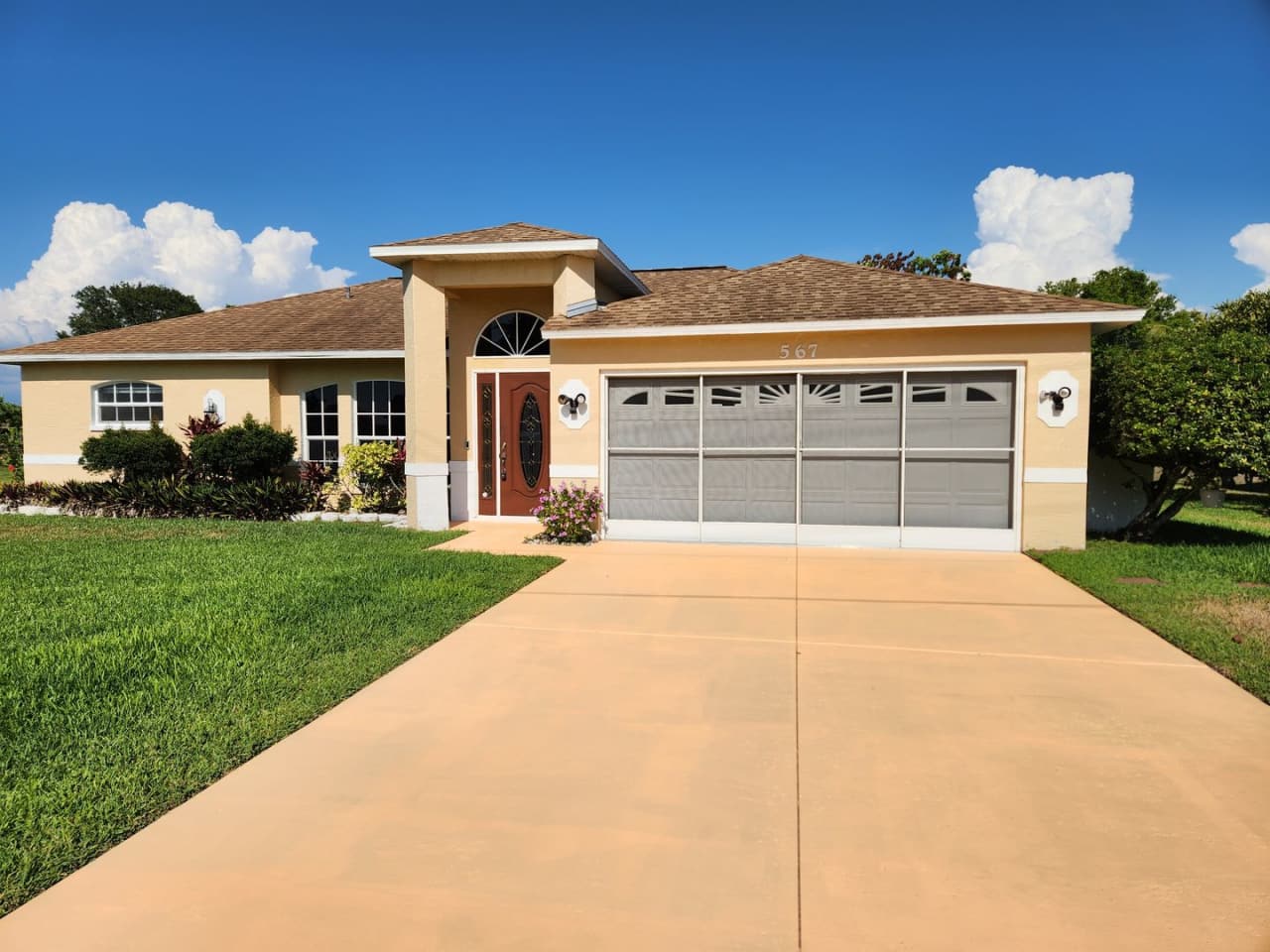 BEAUTIFUL 3 BR / 2 BA HOME AVAILABLE IN MIRROR LAKES RECENTLY REDUCED!