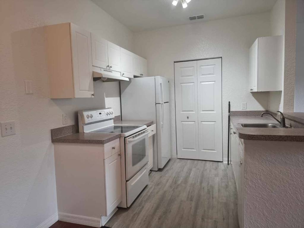 830 Grand Regency Pointe Unit 200