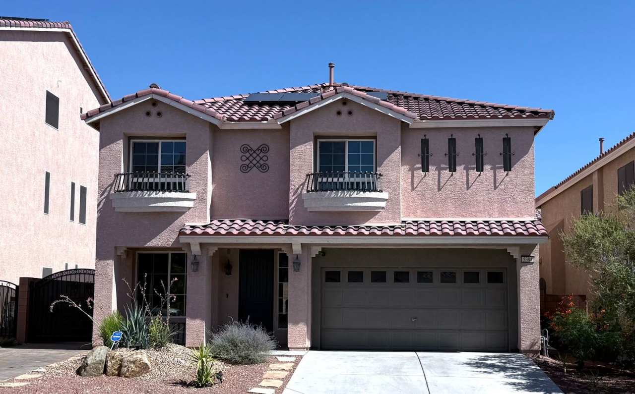 Great 5 bedroom home with RV Parking! Located near Southern Highlands!