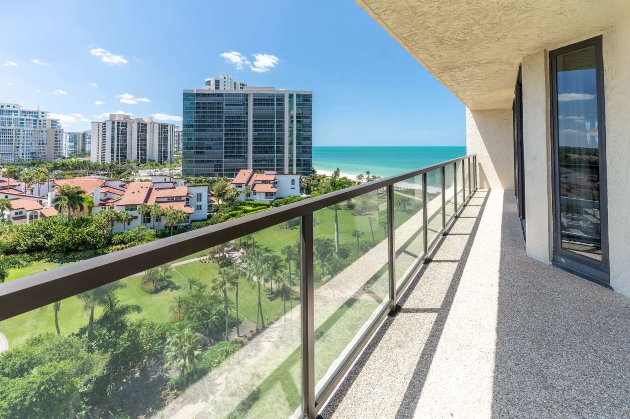 Annual Rental Available Now!!! Stunning 2BR/3BA 9th Floor Condo, Turnkey, Furnished
