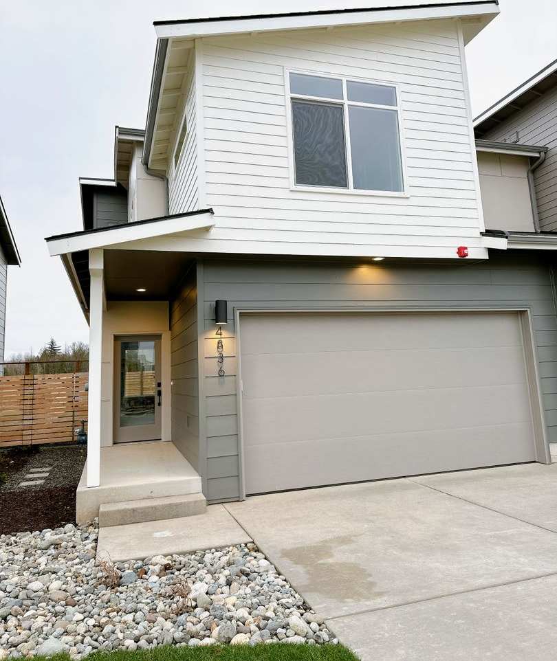 Available February 1st! Newer, Energy-Efficient 3 bdrm, 2.5 bath in Bellingham
