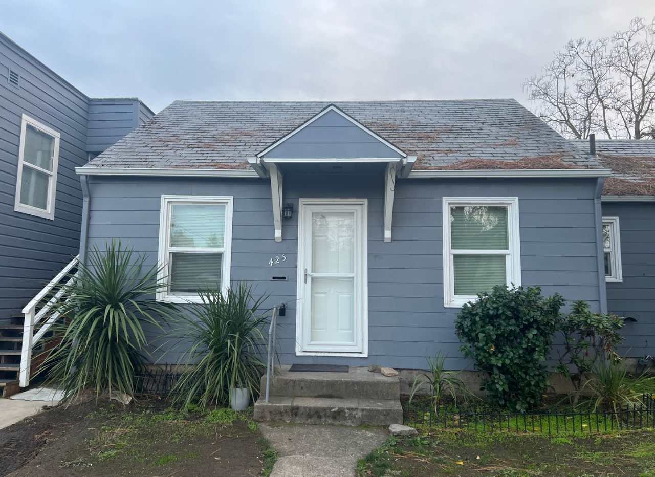 Cute, One bedroom duplex in Central Medford location
