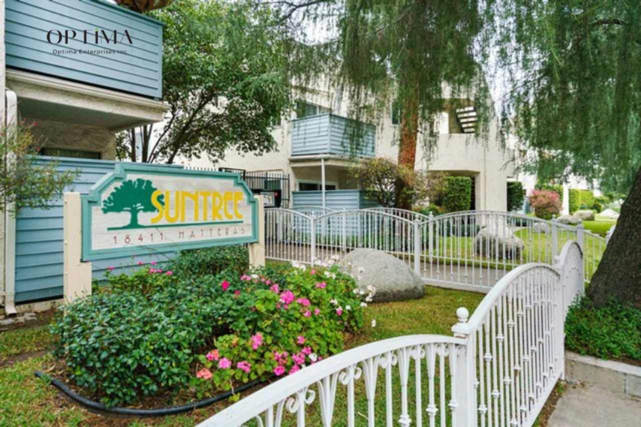 Timeless Comfort in Tarzana – 3-Bedroom Condo with Garage