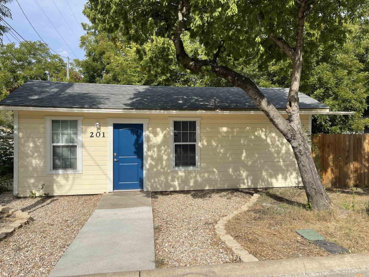 201 S Rhomberg Street