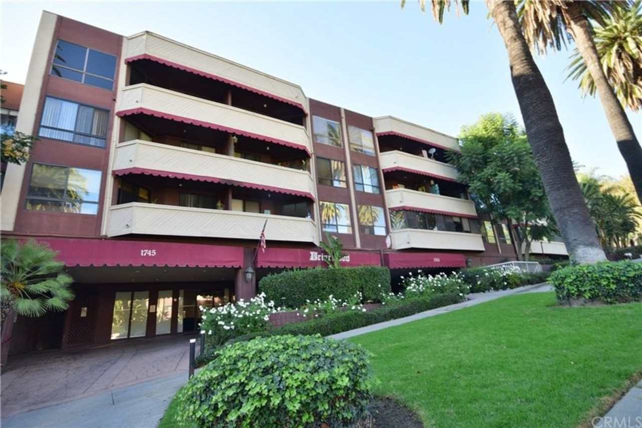 Beautiful Home In Desirable Hollywood Area!