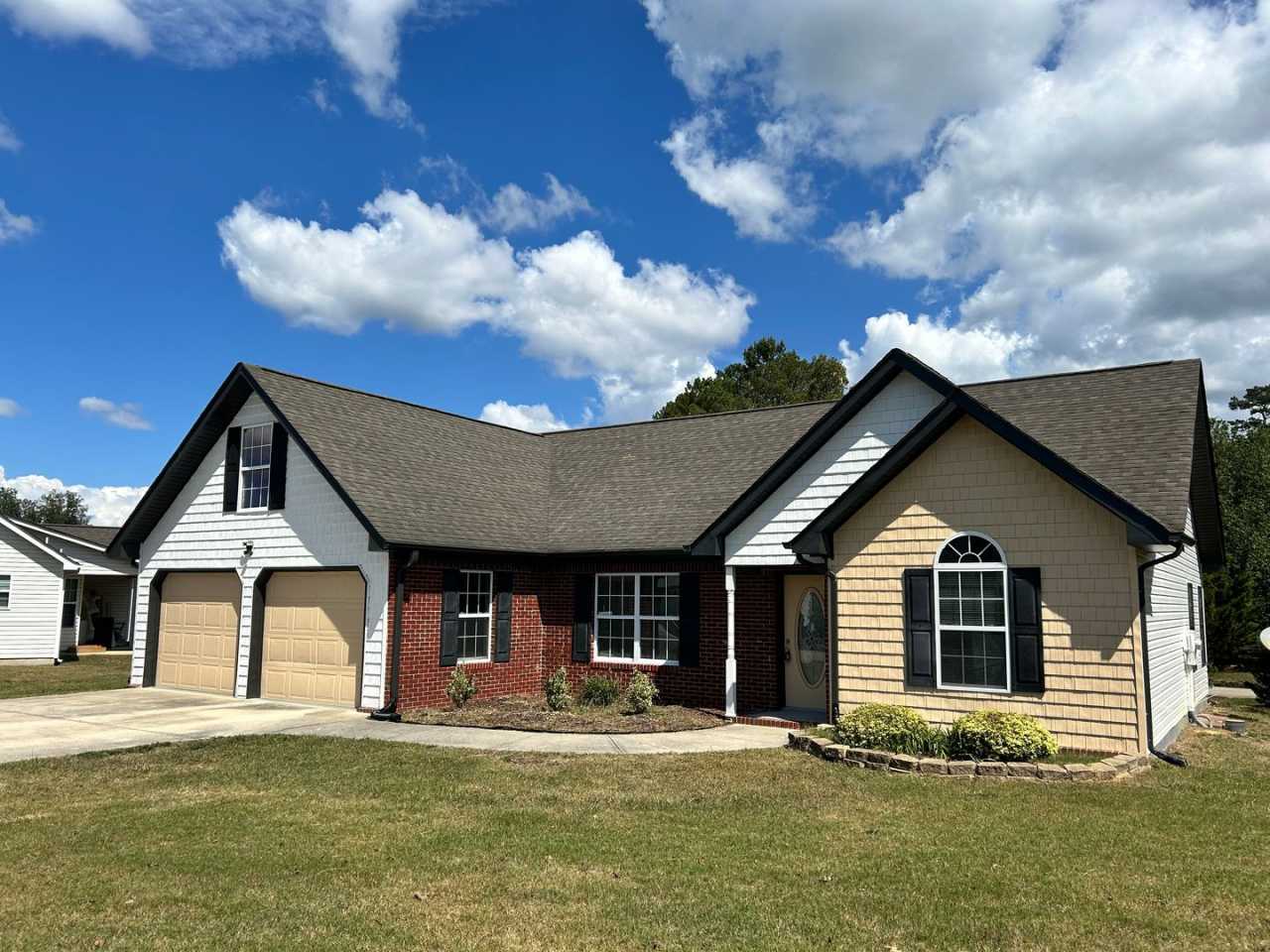 Welcoming 3 Bed, 2 Bath, Oversized 2 Car Garage, Vaulted Ceiling in Ringgold!