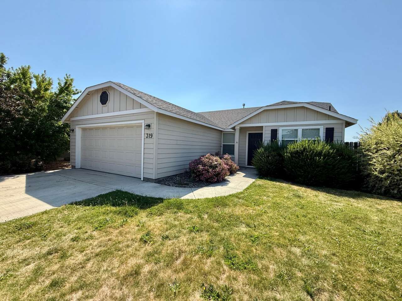 YOU WON'T WANT TO MISS OUT ON THIS AMAZING HOME IN REDMOND!!