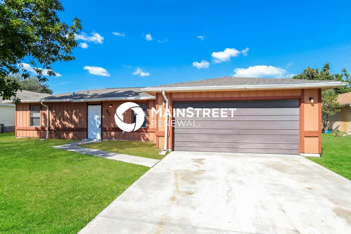 647 Pampas Street Northwest