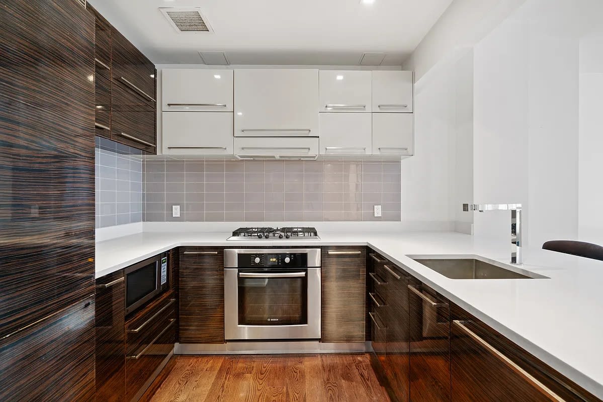 2626 Jackson Ave Apt 403