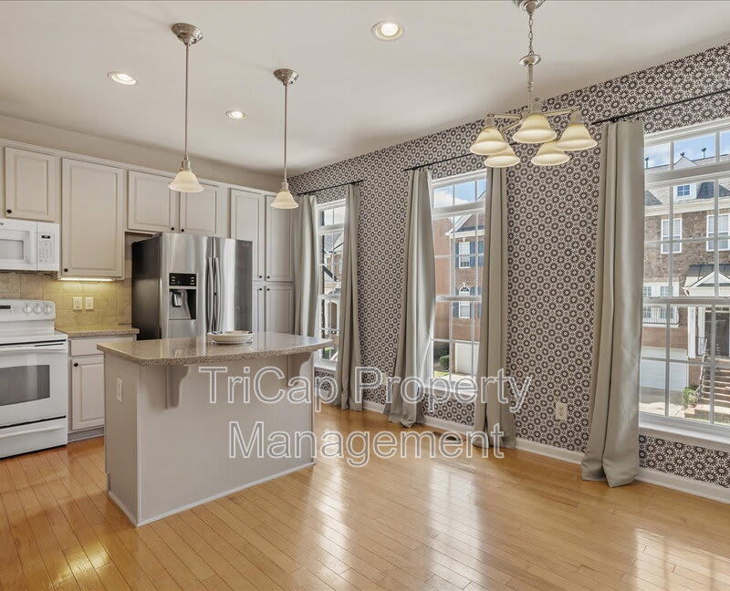 2746 Laurelcherry Street