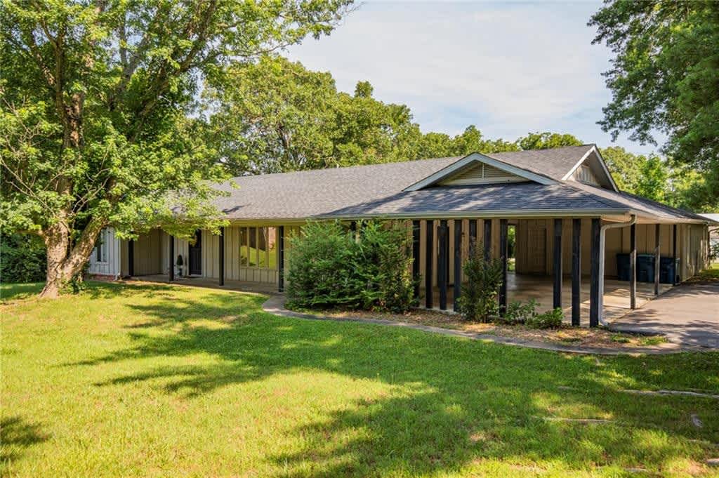 107  NW Winfield  LN