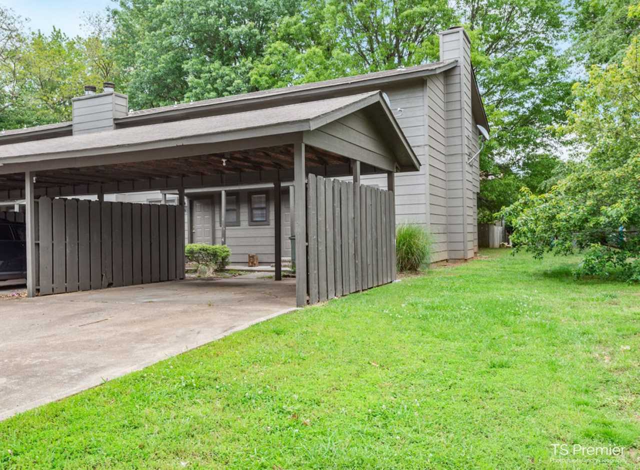 3 Bedroom Townhome in East Fayetteville