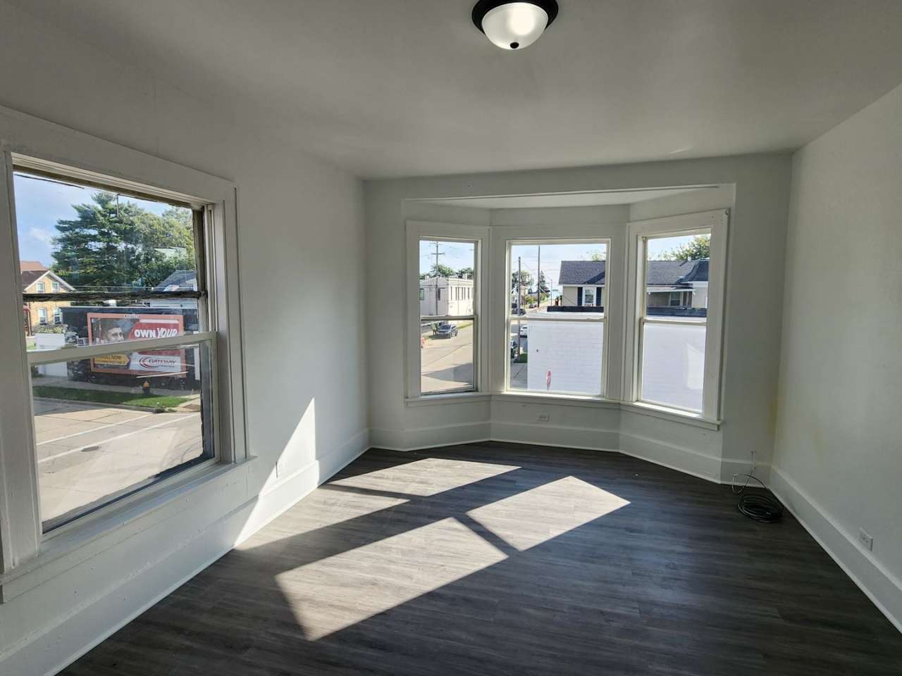 large 2 bedroom upper near Racine Zoo