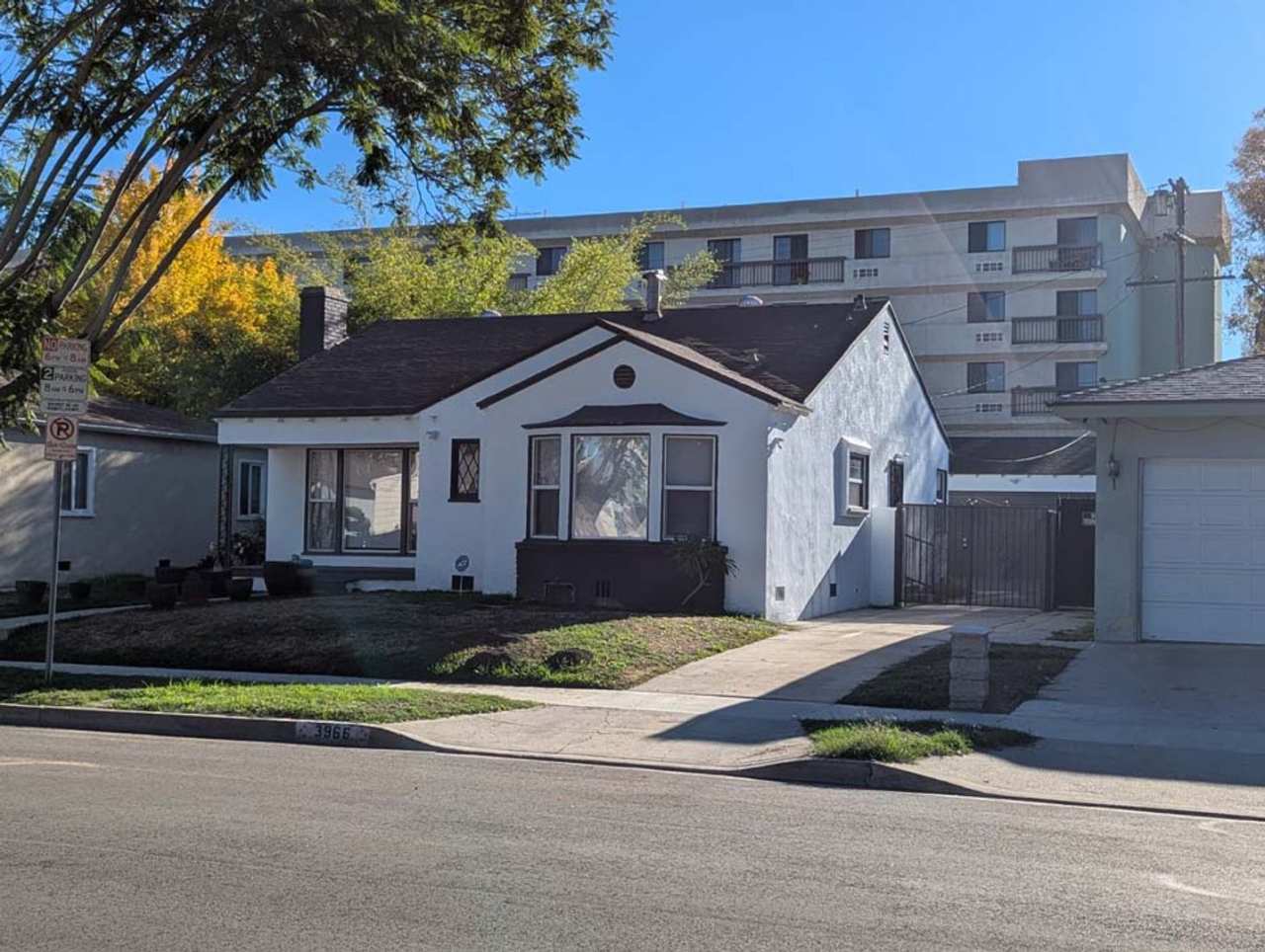 Completely Rehabbed 2-Bedroom Home in Leimert Park close to Crenshaw Blvd.  MLK Jr. Blvd.