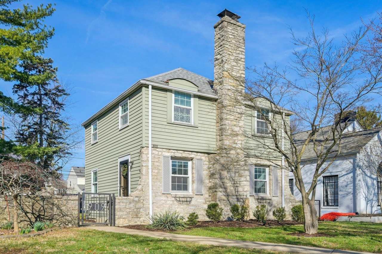 909 S Roosevelt Avenue