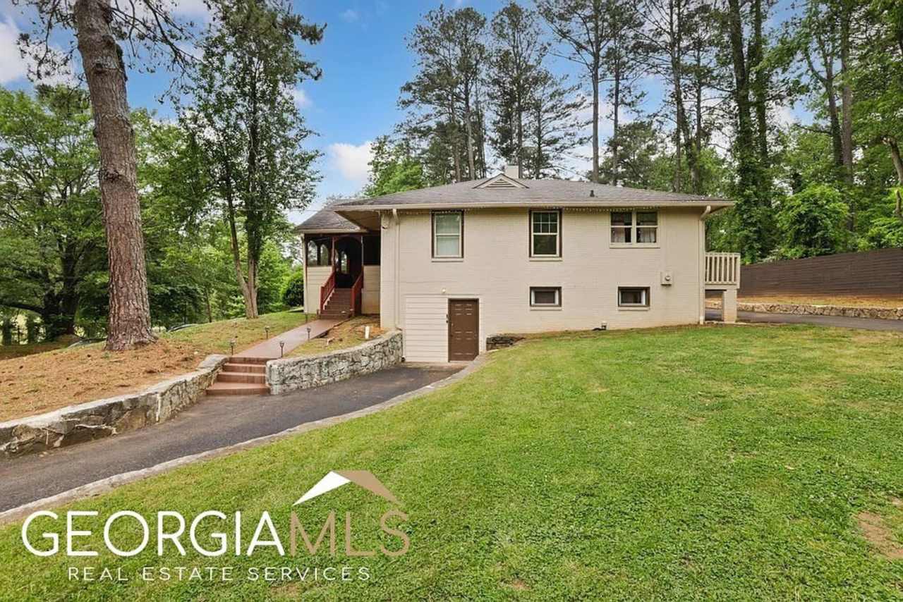 Room in 4 Bedroom Home at Cascade Terrace SW