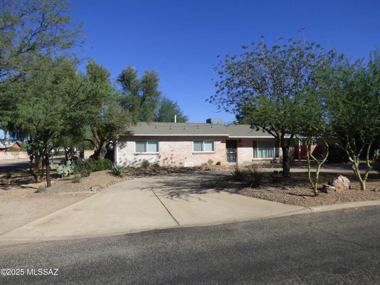 3201 E Linden Street