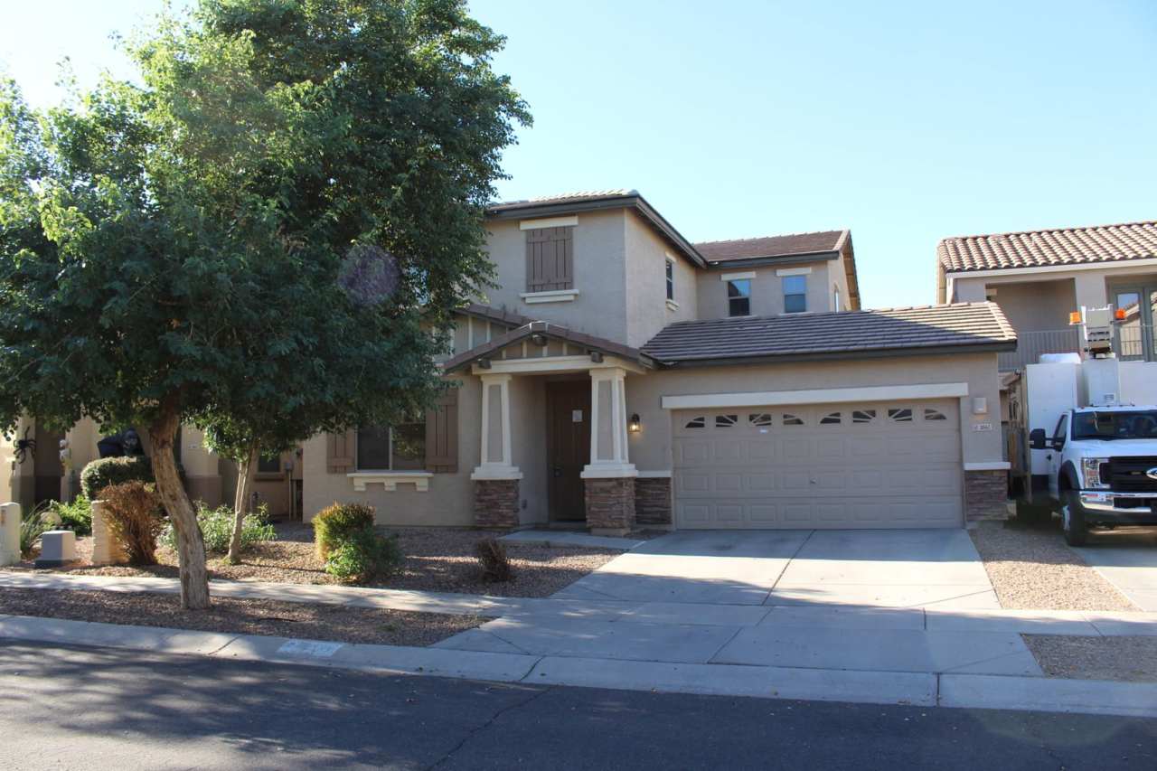 Large 4 bedroom home in Power Ranch