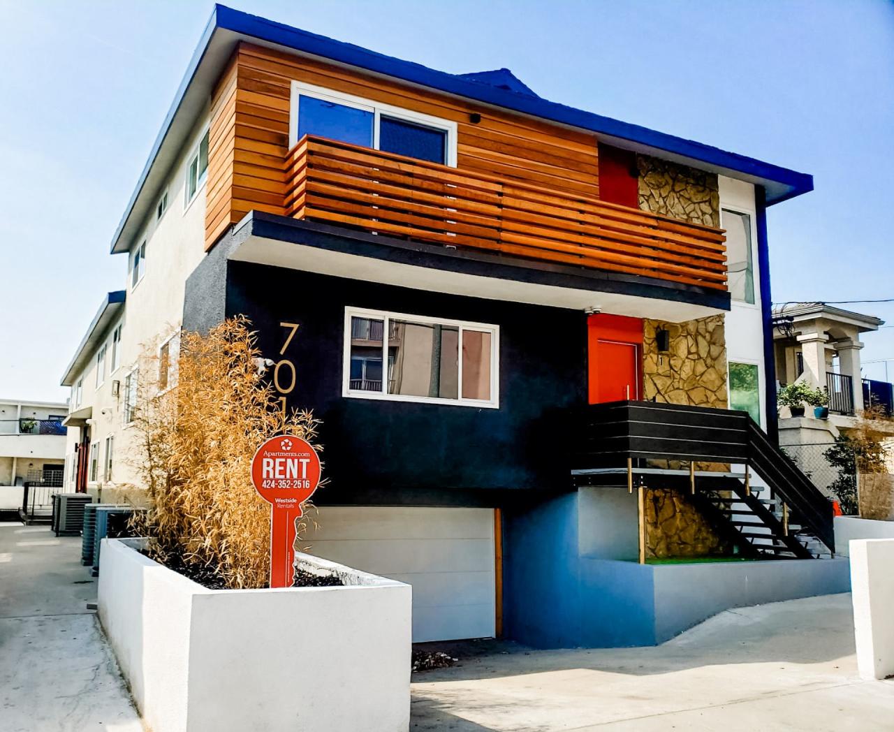 701 N Hill Place Apartments