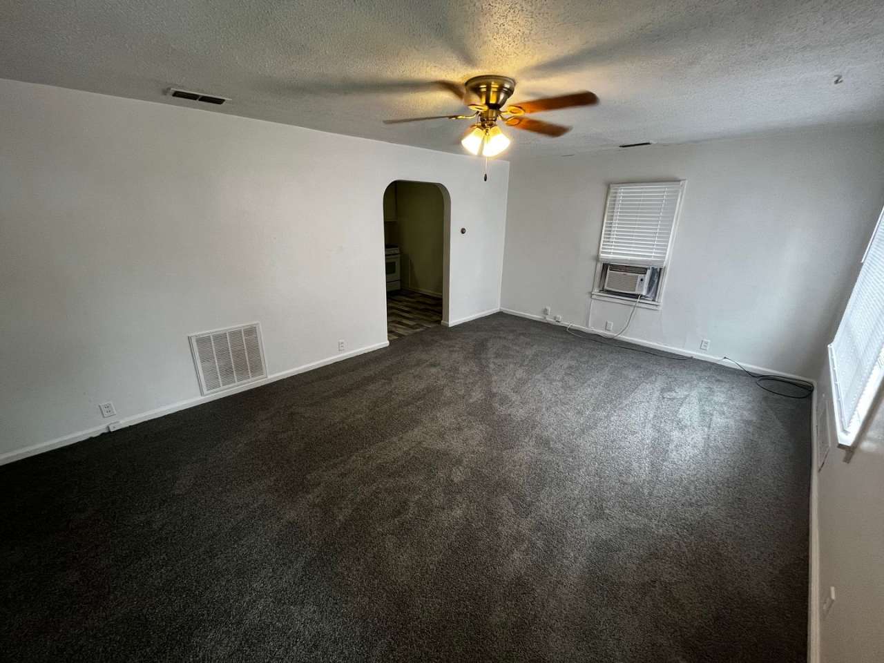 Large 2 Bedroom home with a Garage