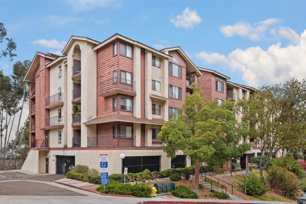 Move-In Ready 2-Bed Condo with Upgrades  Prime San Diego Location