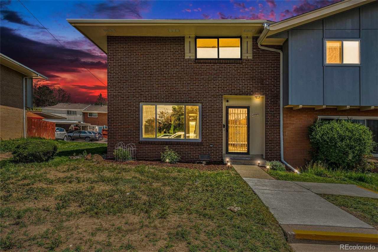 Beautifully Updated 3-Bedroom End-Unit Townhouse