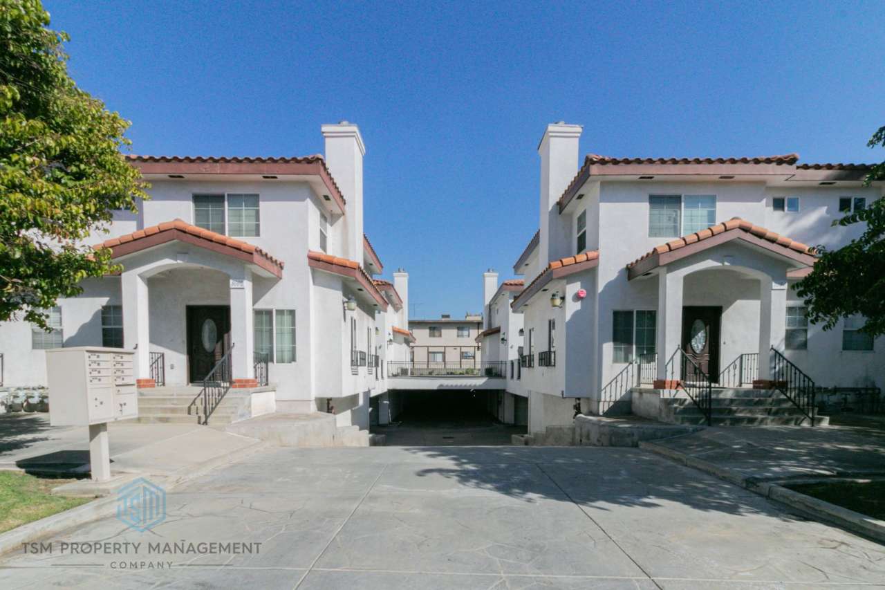 2 Bed 2.5 Bath Townhouse in Prime Location of Amhambra