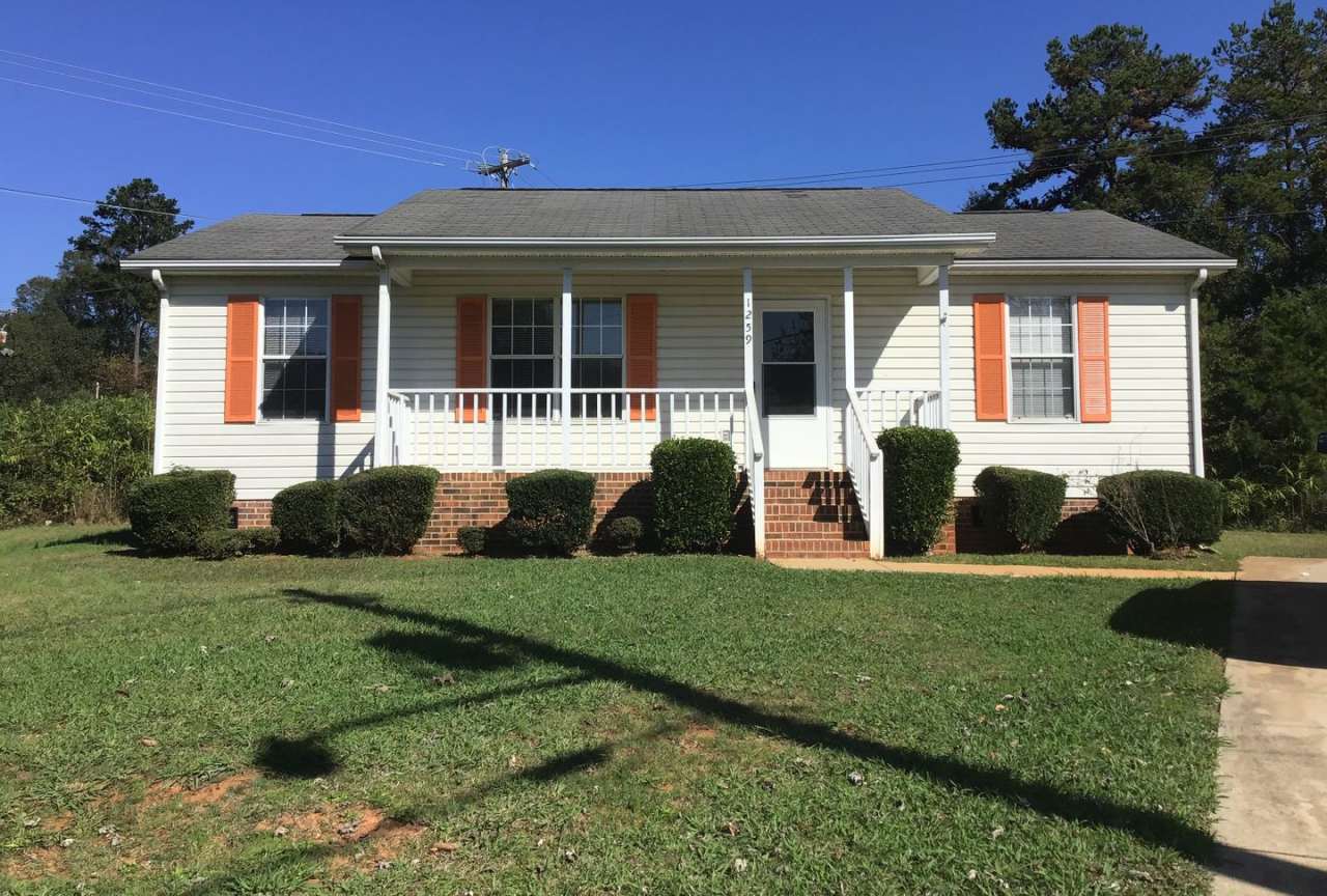 3 Bedroom in Glenn Eagle Subdivision!