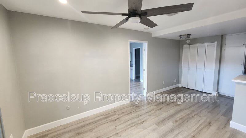 871 W. San Ysidro Blvd.