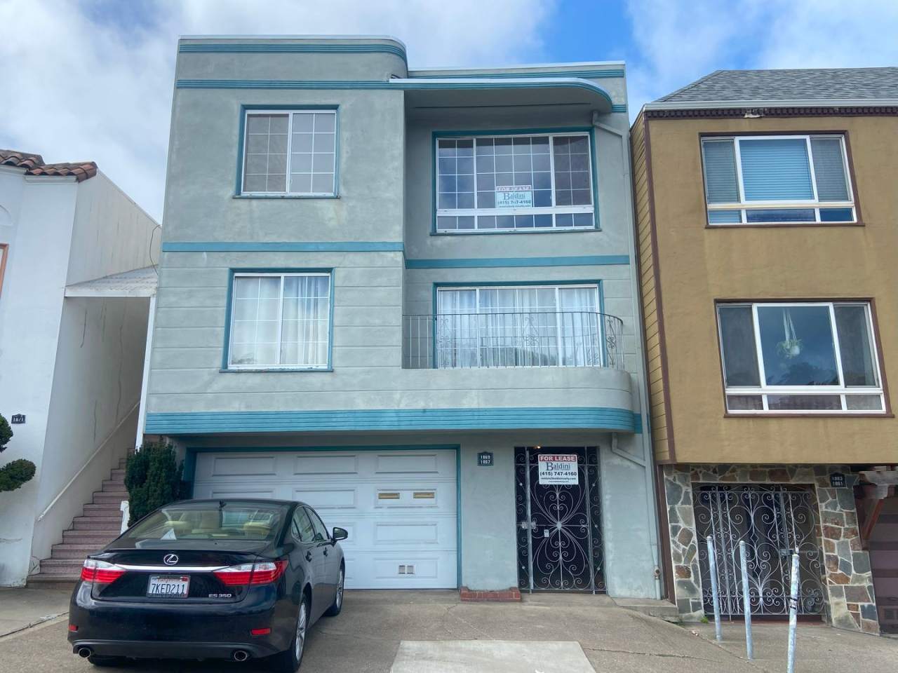 Top Floor 2 Bedroom 1 Bathroom Apartment