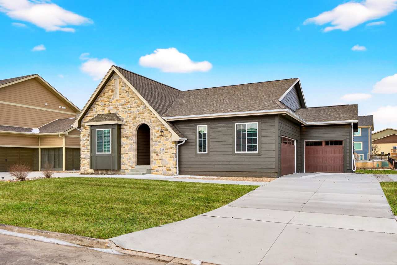 HIGH-END COMFORT!! 4 Bedroom, 3 Bathroom Home in Ankeny!