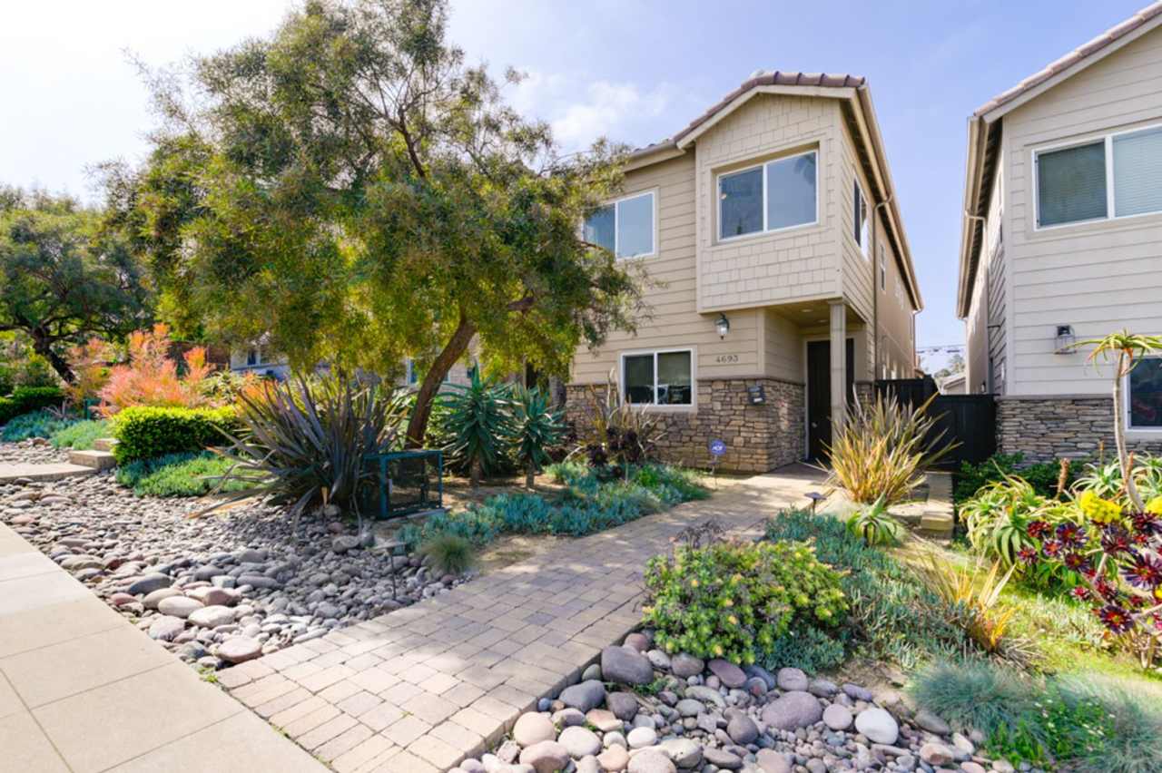 4693 Santa Monica Ave