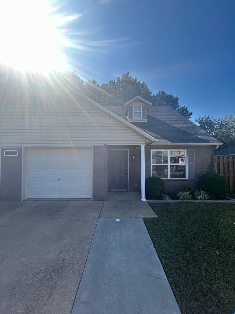 3403 SW Victoria Pl Apt 1