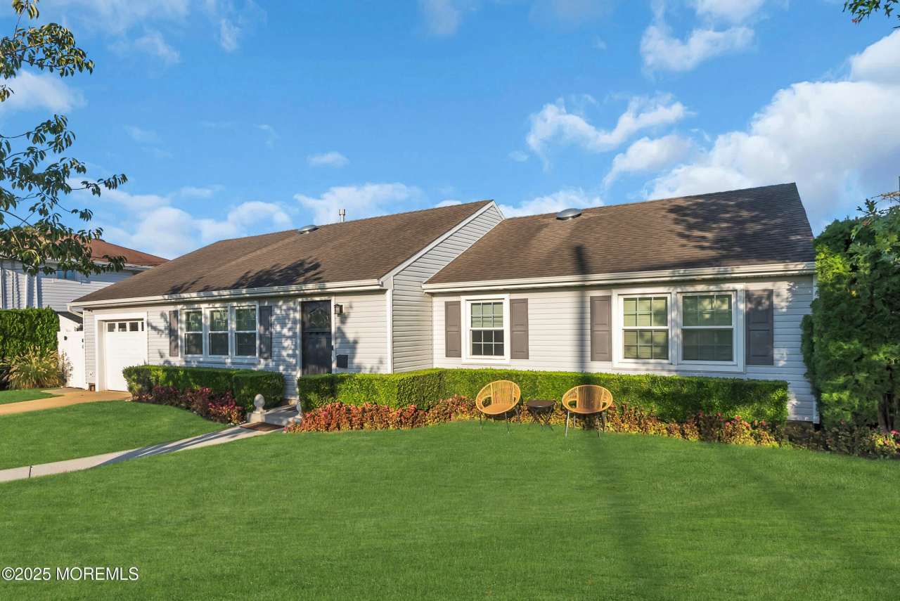 1037 Woodgate Avenue