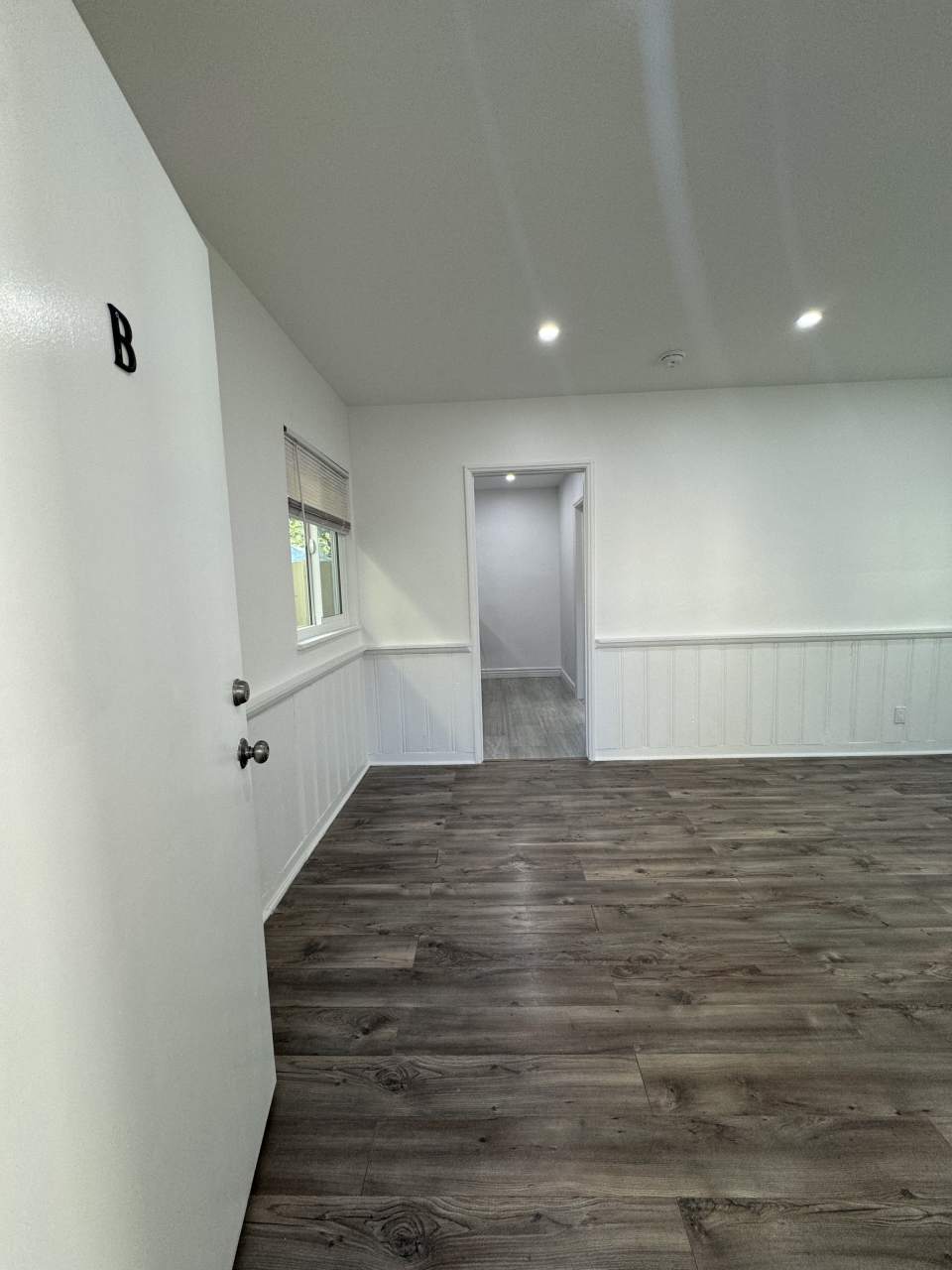 307 North Hollywood Way