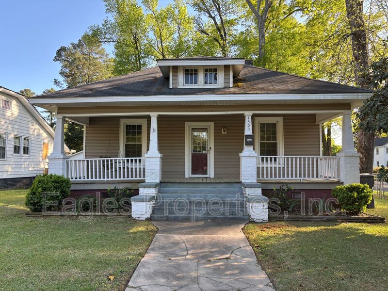 1300 Evergreen Avenue