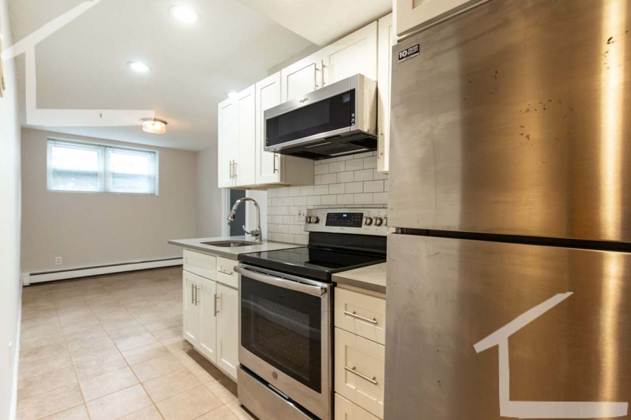 Nicely renovated 2 bed unit in a prime location near BU,