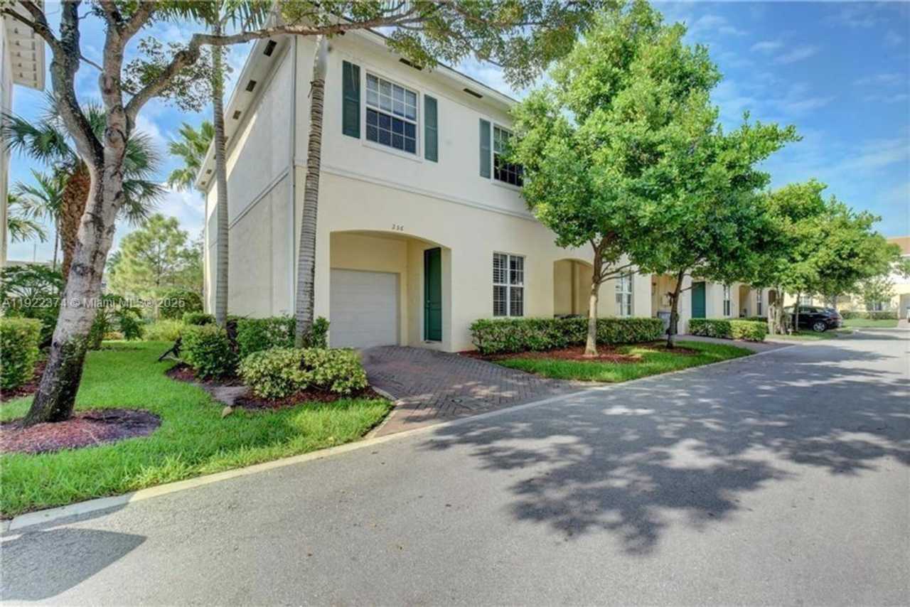256 SW 6TH CT POMPANO BEACH, FL 33060
